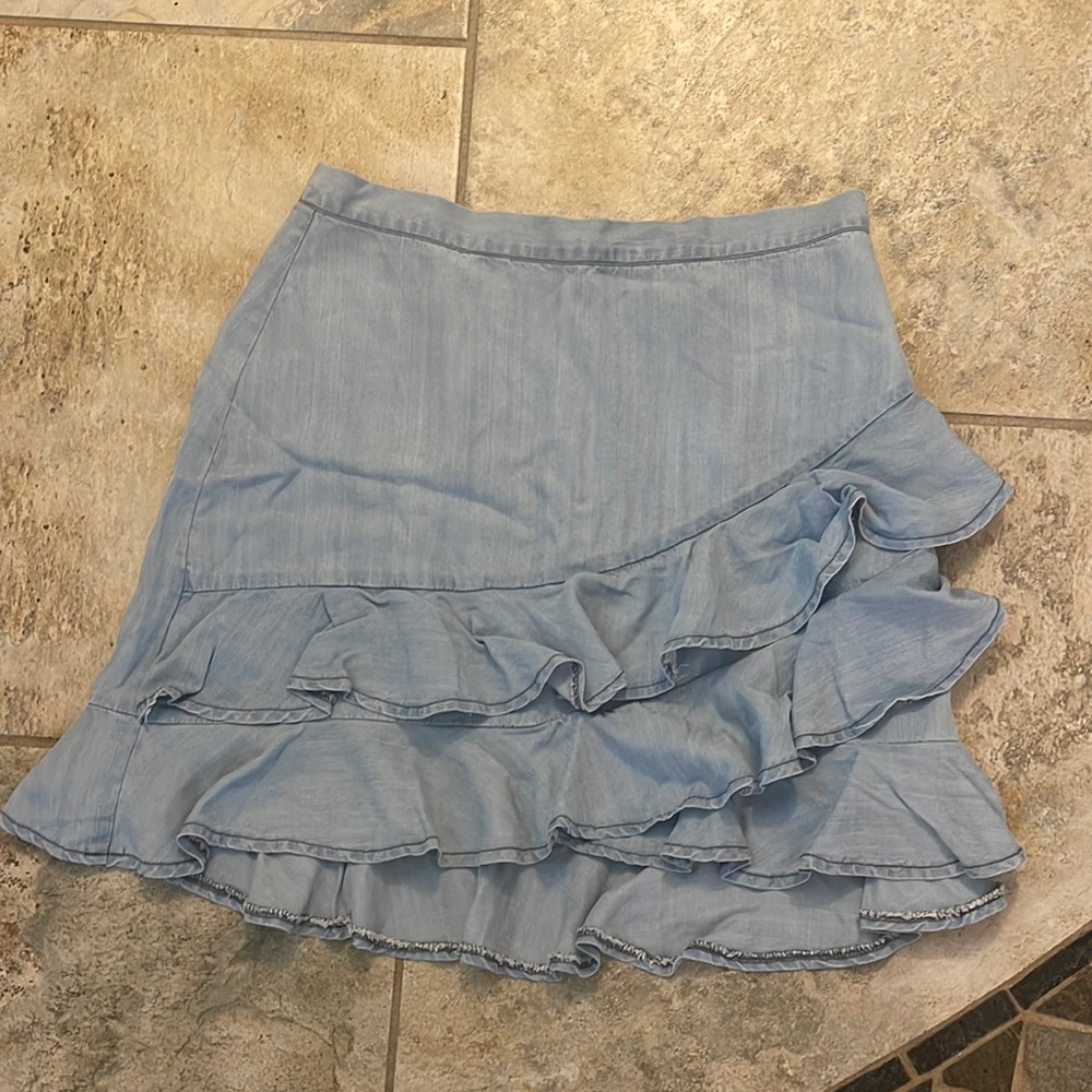Women’s BB Dakota ruffle skirt size 8